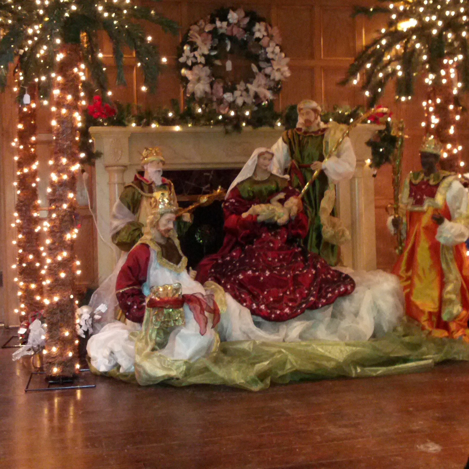 Christmas Decorating Services - Estate Homes