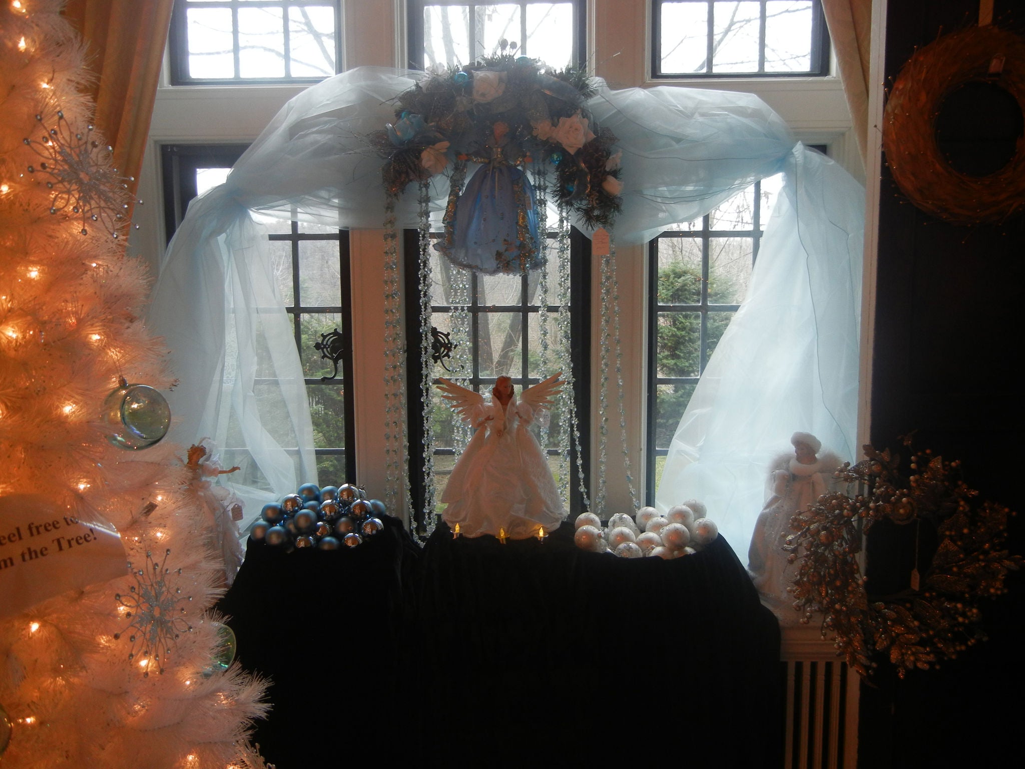 Christmas Decorating Services - Window Displays