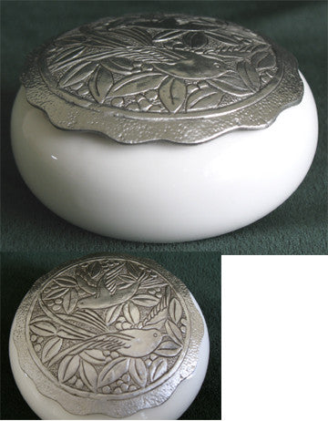 (P) Pewter Decorated Porcelain Jewelry Box 9.5 x 9.5 x 5.2 cm C1-1102JB