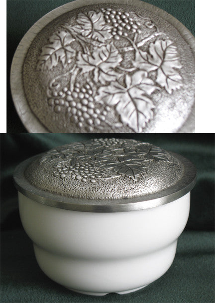 (P) Pewter Decorated Porcelain Jewelry Box 10.1 x 10.1 x 6.8cm C1-170JB