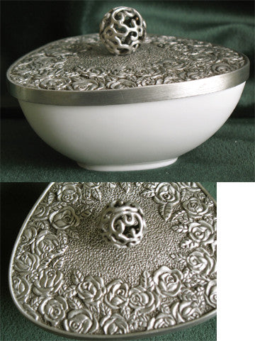 (P) Pewter Decorated Porcelain Jewelry Box 10.6 x 10.2 x 7.0cm C1-2101JB